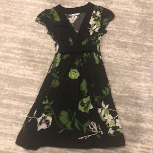 💕🎉SALE🎉Black and floral v neck dress with tie